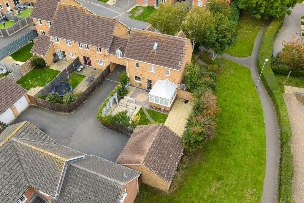 Property photo 2 of 33