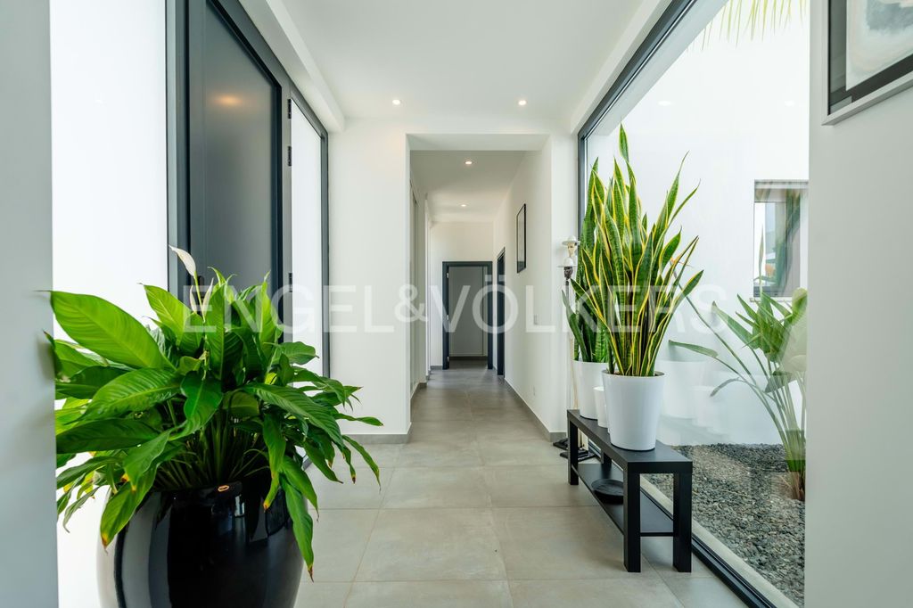 Property photo 3 of 37