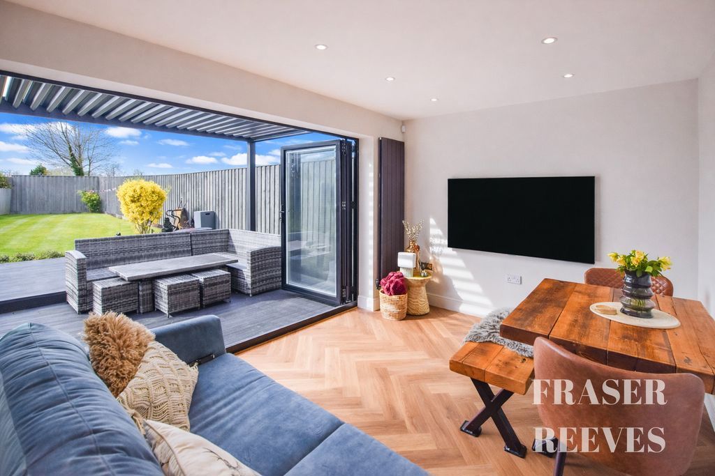 Property photo 2 of 32 Contemporary