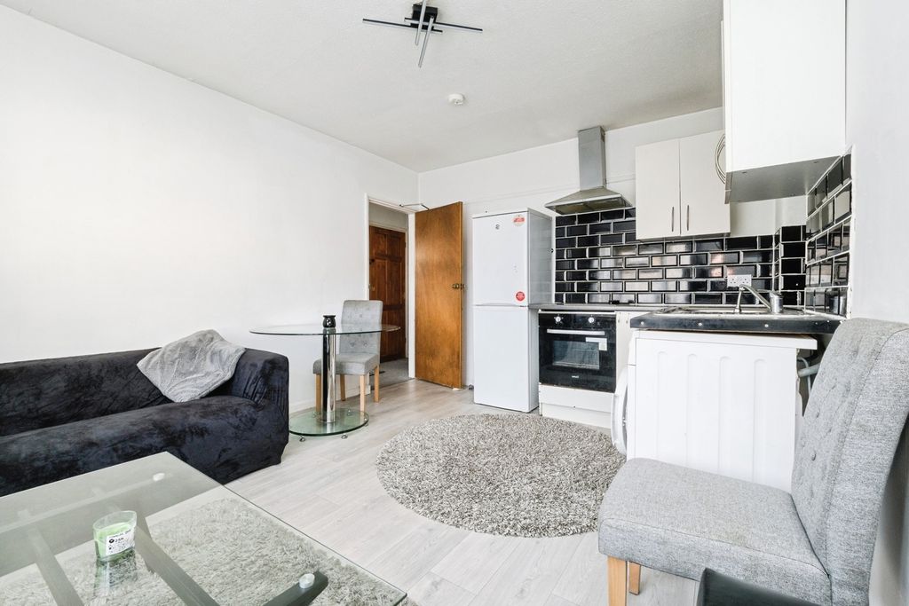 Property photo 3 of 21 Pbox-Img.Jpg