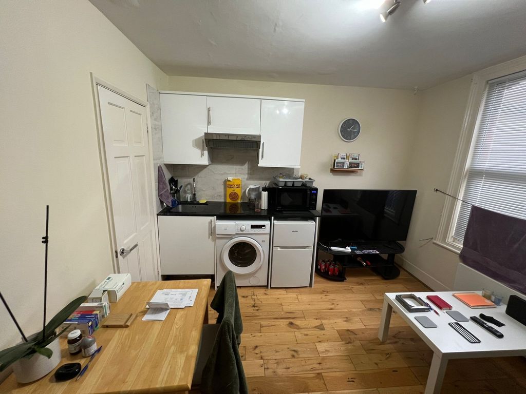 Property photo 3 of 8