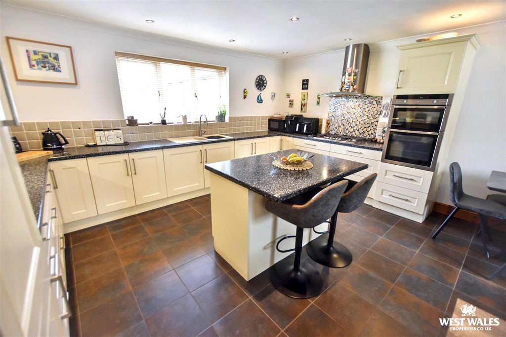 Property photo 3 of 28 7 (13).Jpg