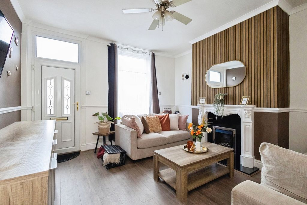 Property photo 3 of 18 Pbox-Img.Jpg