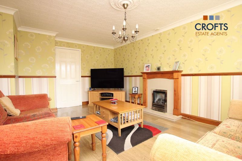 Property photo 3 of 14 Lounge