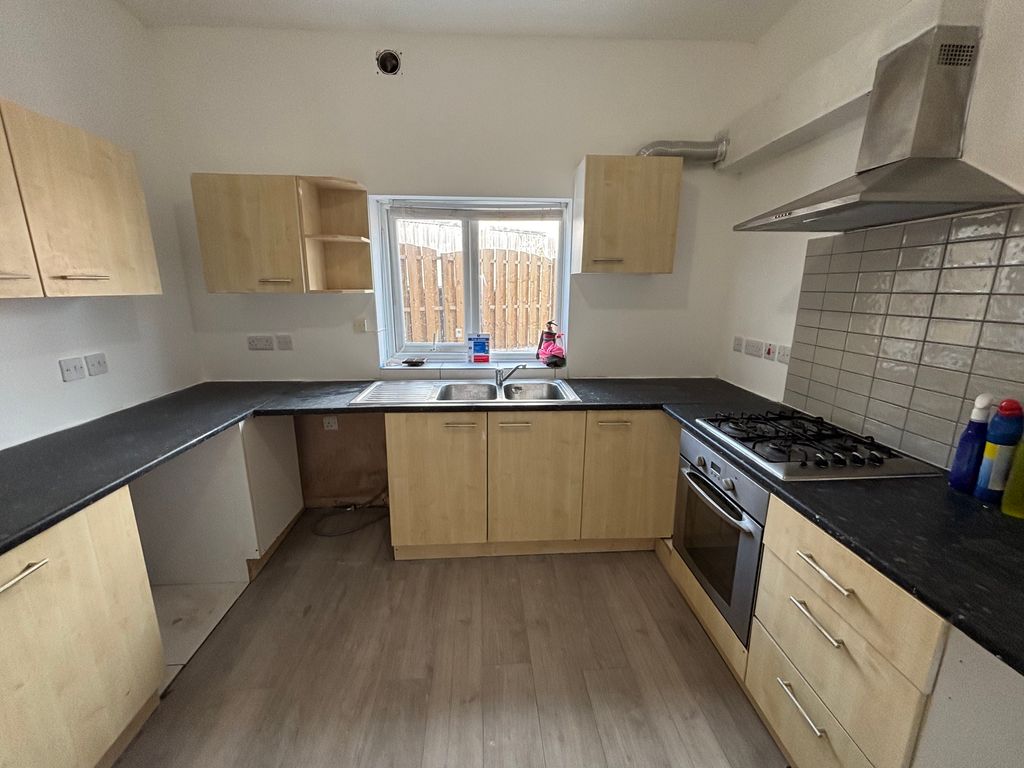Property photo 2 of 11 Integrated Gas Hob
