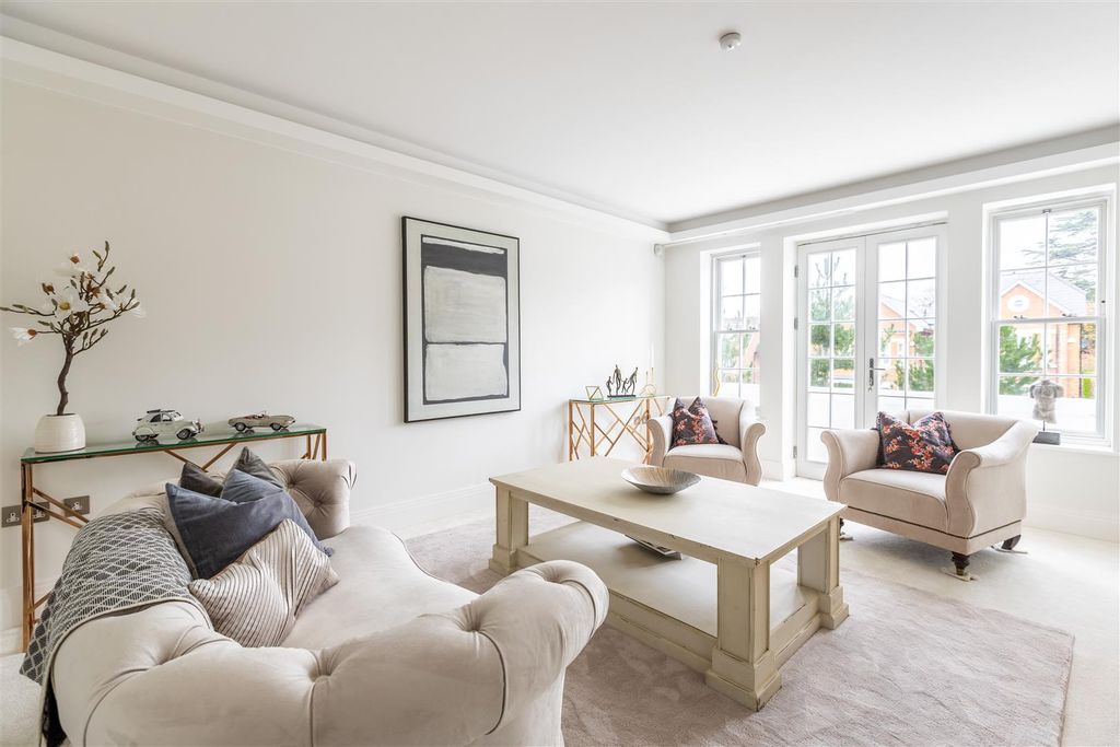 Property photo 3 of 28 Living Room