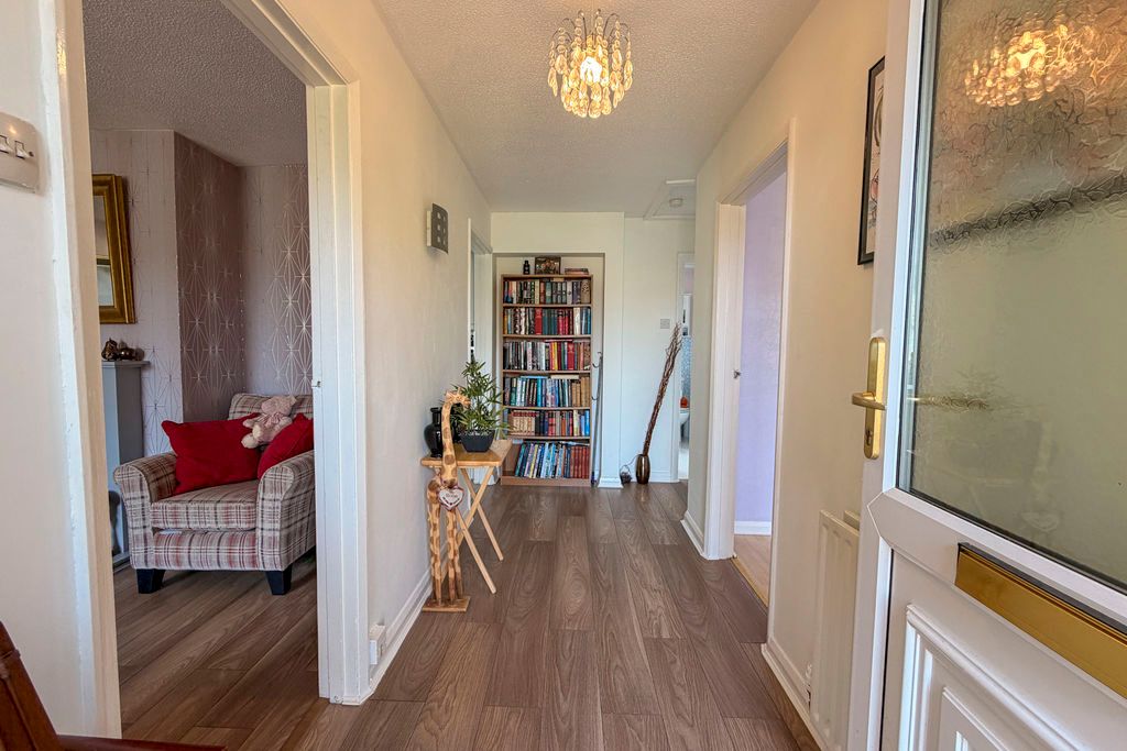 Property photo 3 of 34 Entrance Hall