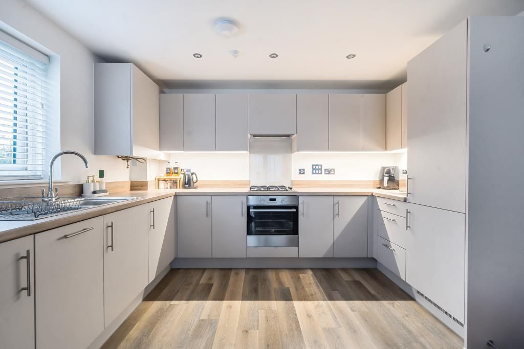 Property photo 3 of 20 Kitchen