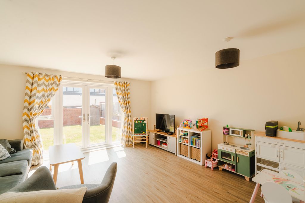 Property photo 2 of 17 11