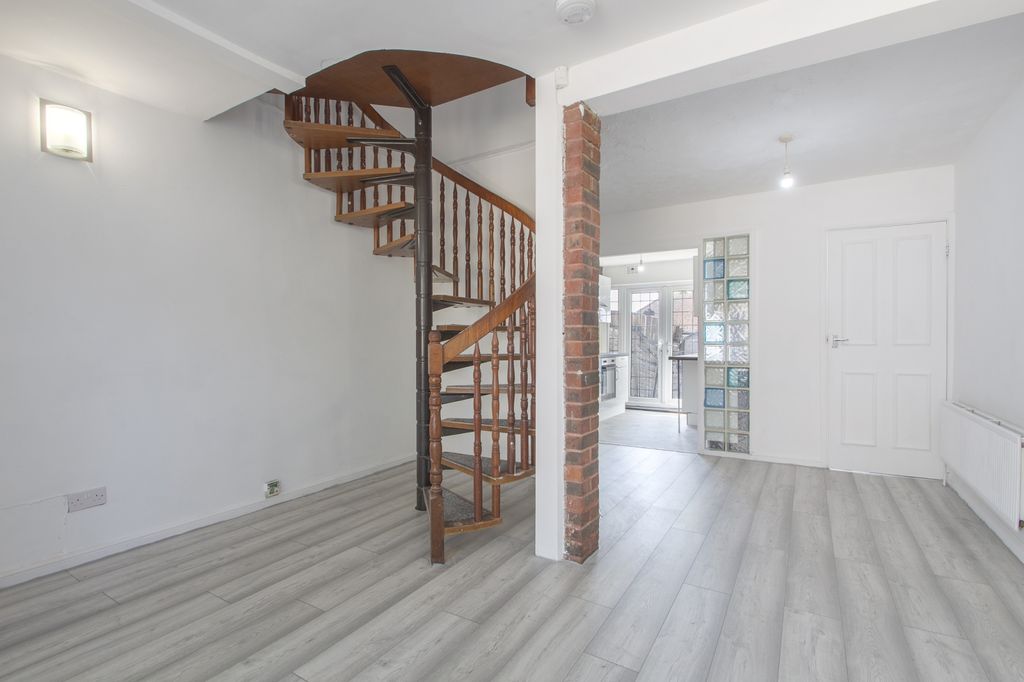 Property photo 3 of 10 Gallery