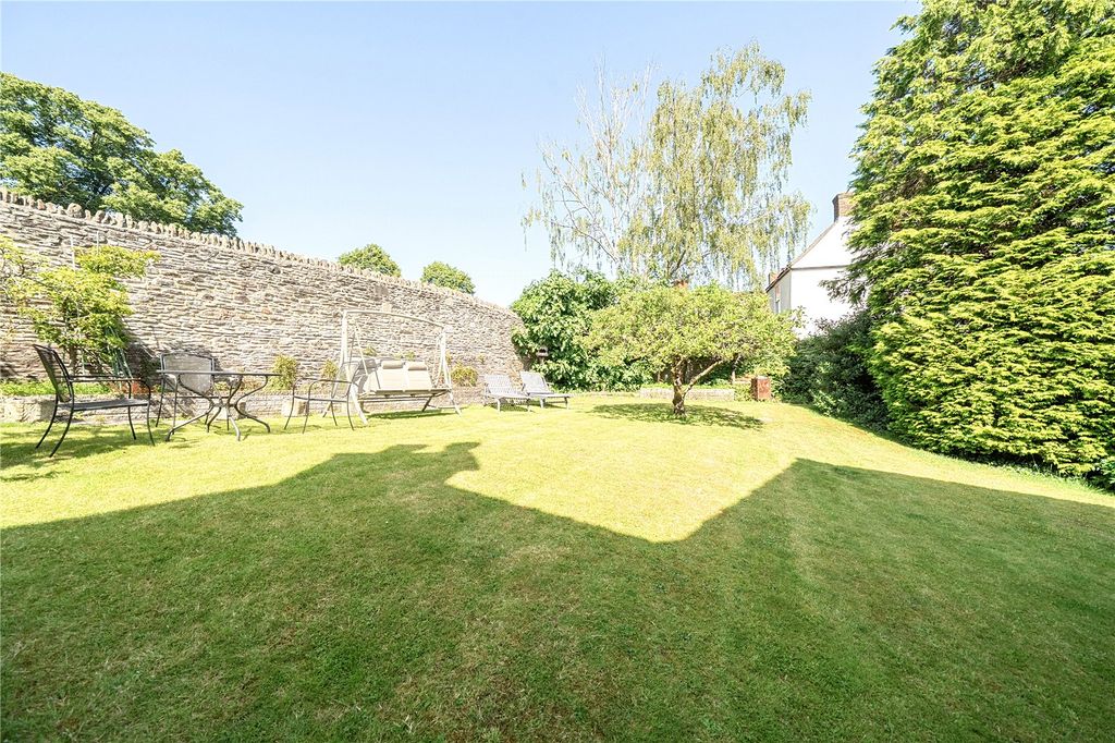 Property photo 2 of 35 Picture No. 13