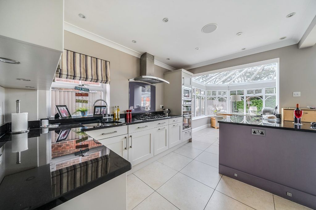 Property photo 2 of 15 Kitchen