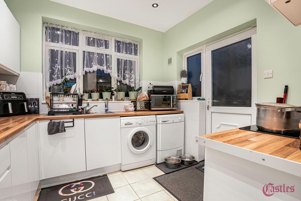 Property photo 2 of 30 Kitchen