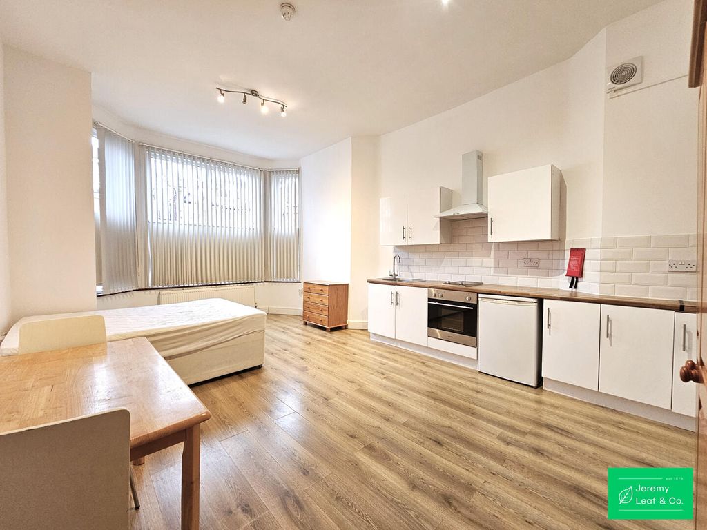 Property photo 1 of 4 Kitchen