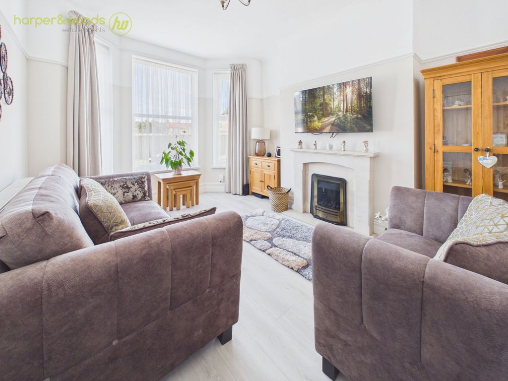 Property photo 2 of 32