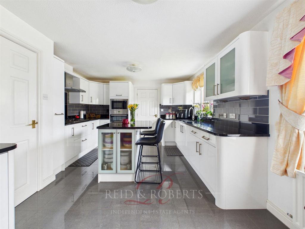 Property photo 2 of 38 Cam03999G0-Pr0237-Still010.Jpg