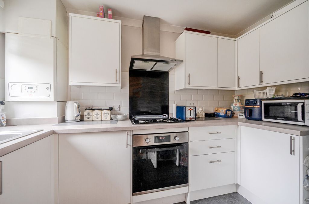 Property photo 3 of 10 1396198-10-6960E9...