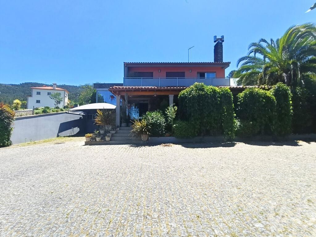 Property photo 2 of 31