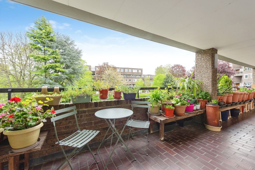 Property photo 2 of 24