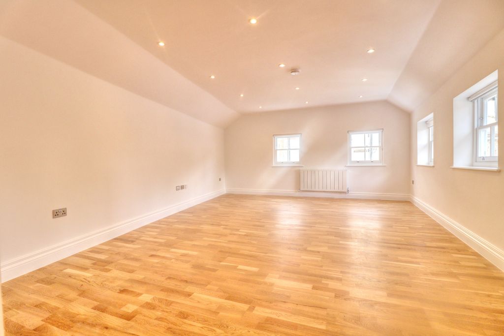 Property photo 2 of 10 Picture No. 06