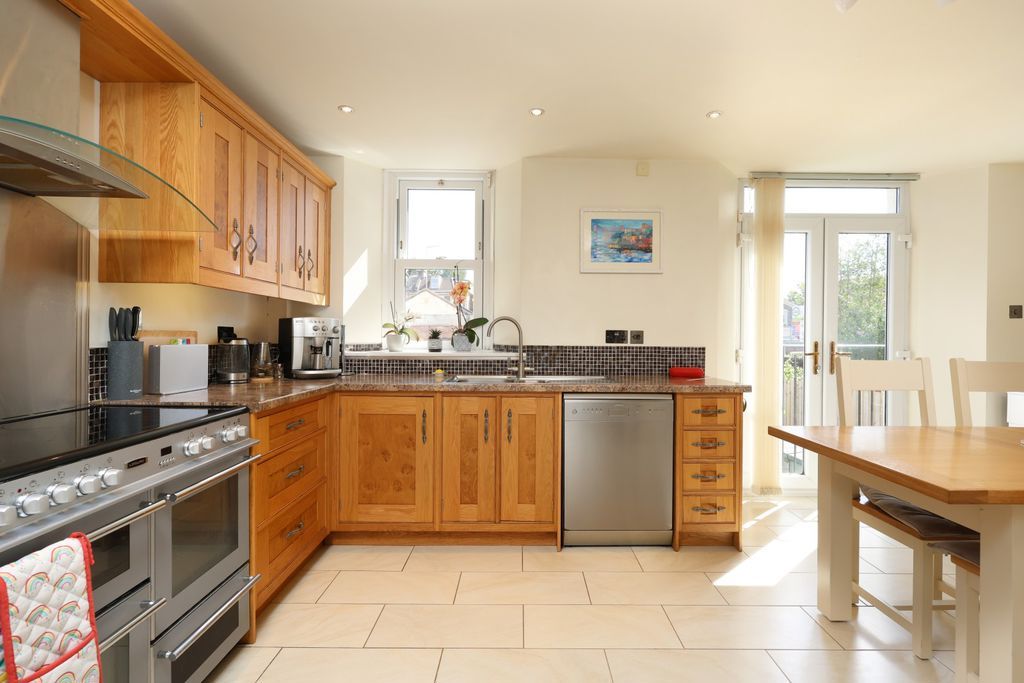 Property photo 3 of 14 Kitchen/Dining Room