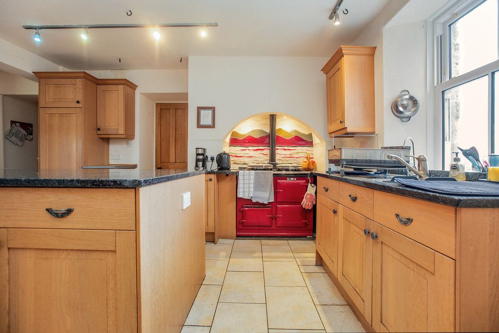 Property photo 3 of 48