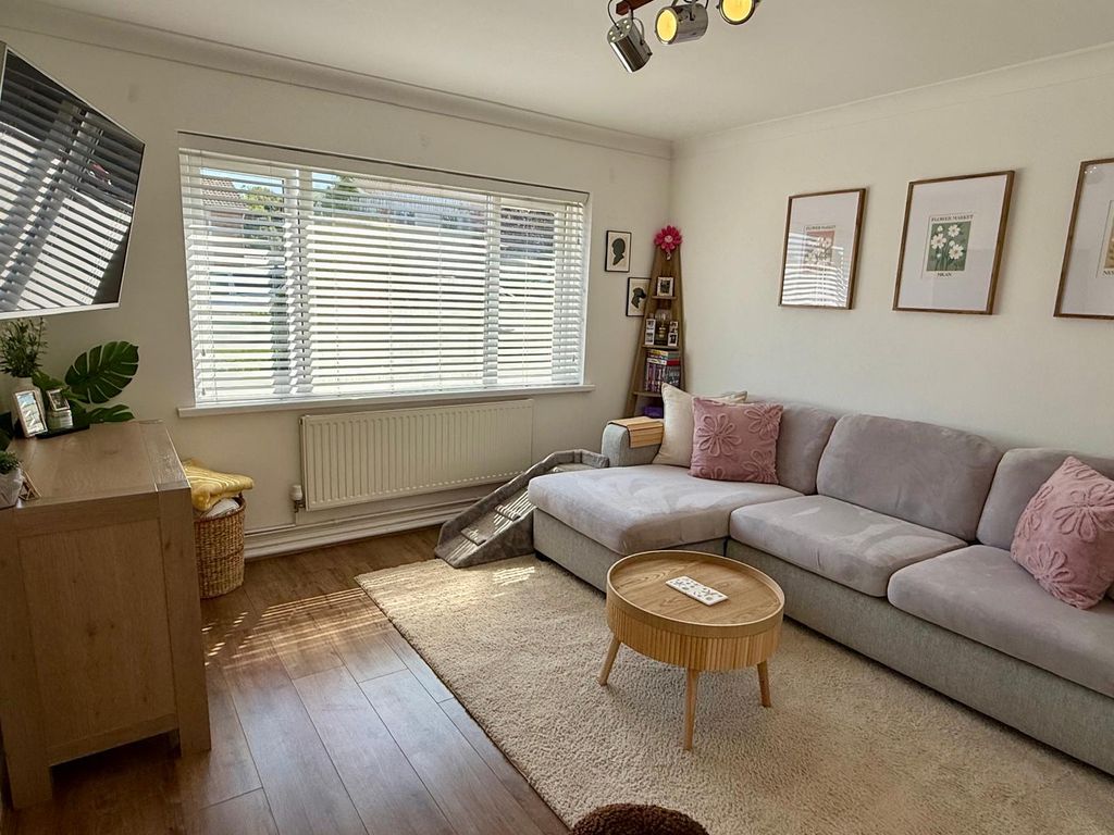 Property photo 2 of 20