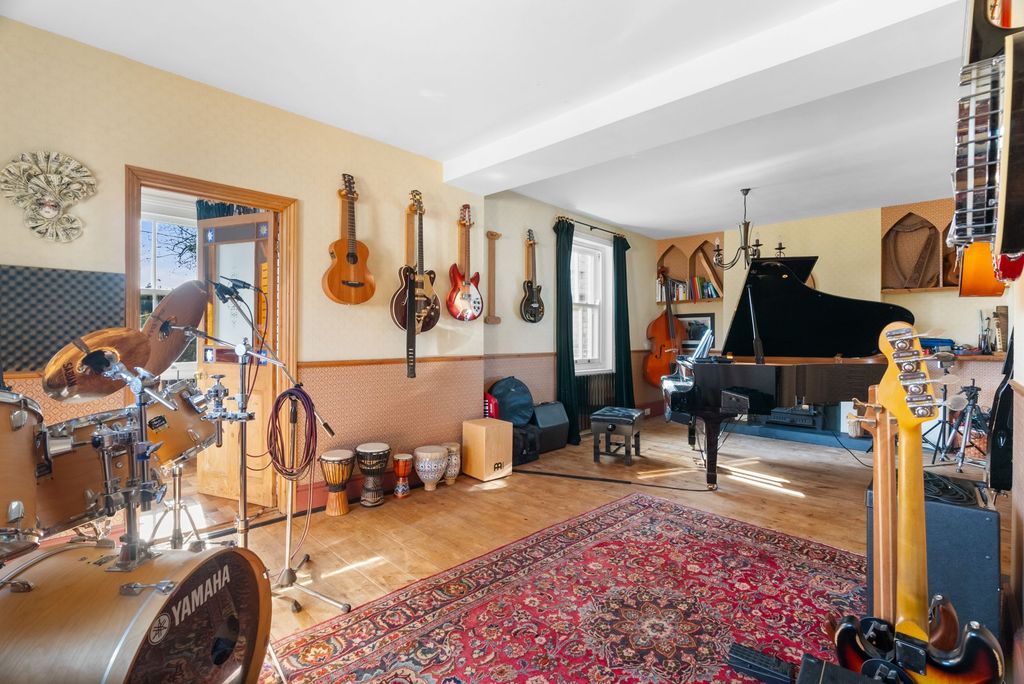 Property photo 3 of 39