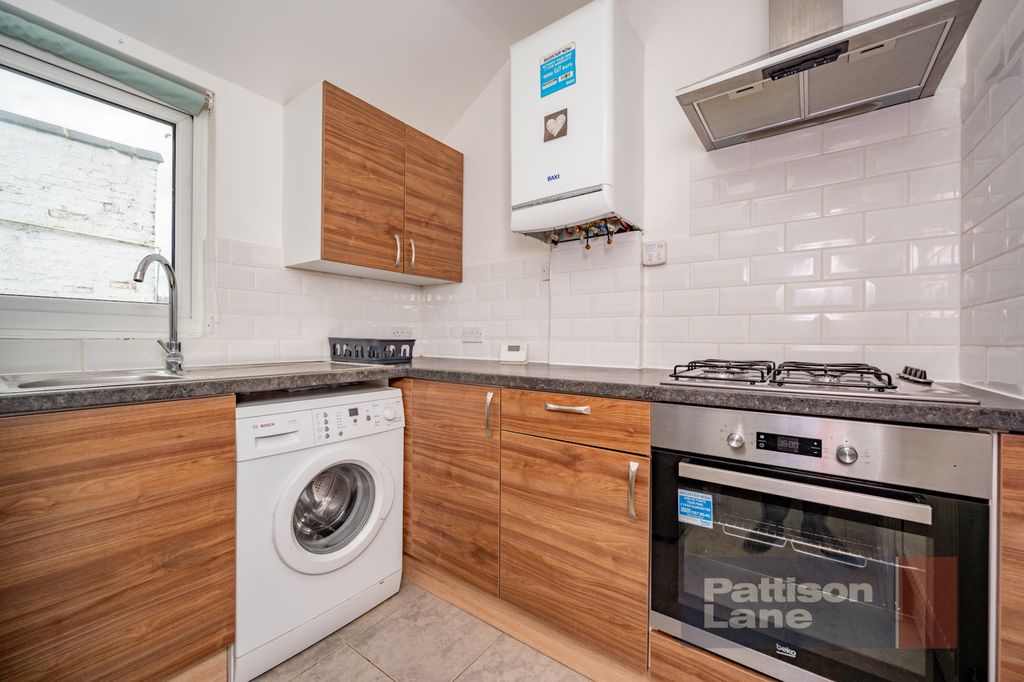 Property photo 1 of 4 Kitchen