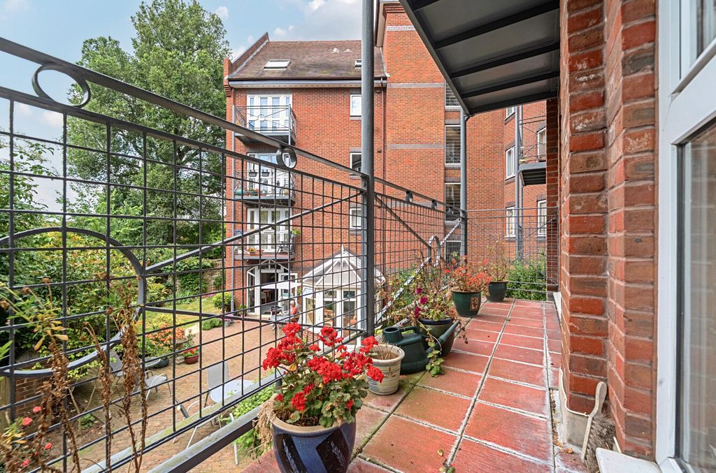 Property photo 3 of 12 1485262-27-6A4520...