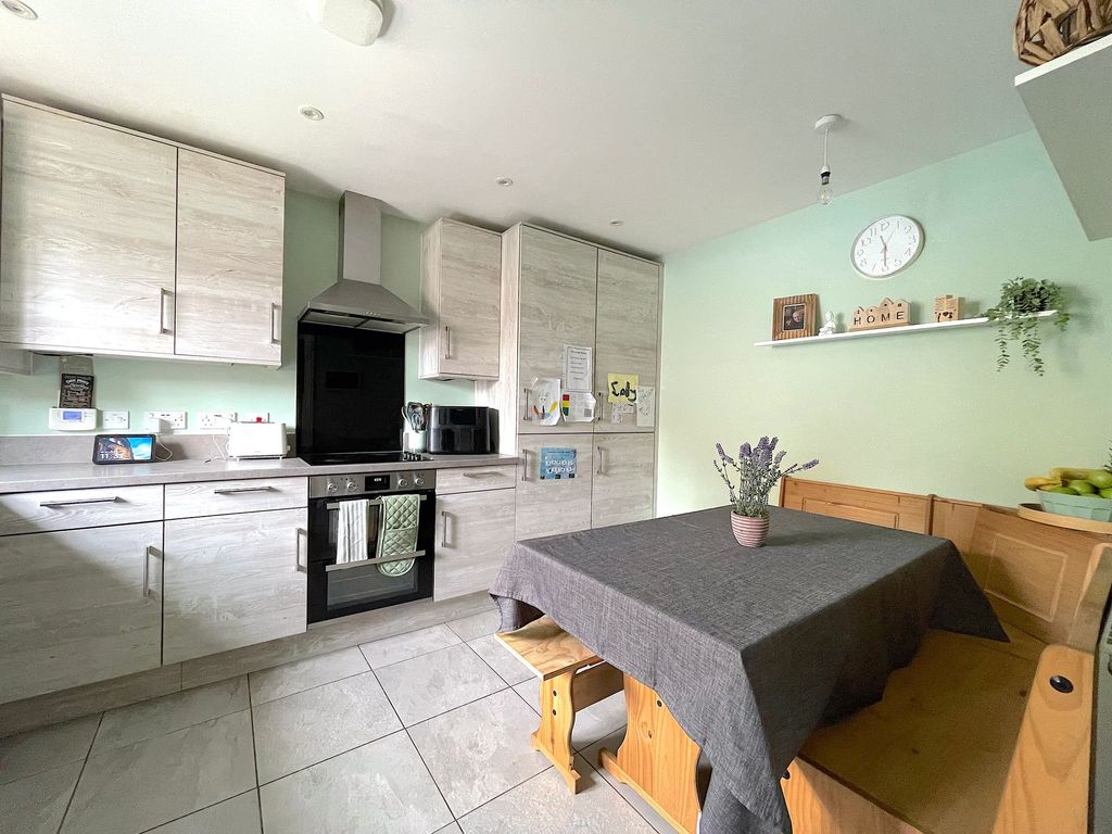 Property photo 2 of 21 Kitchen/Dining Room (1)