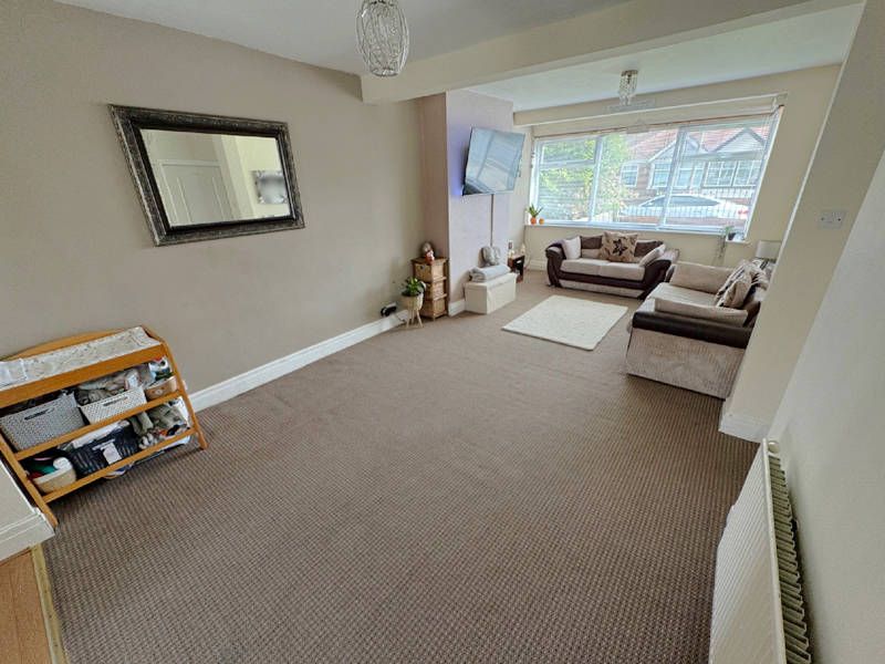 Property photo 2 of 23 Lounge