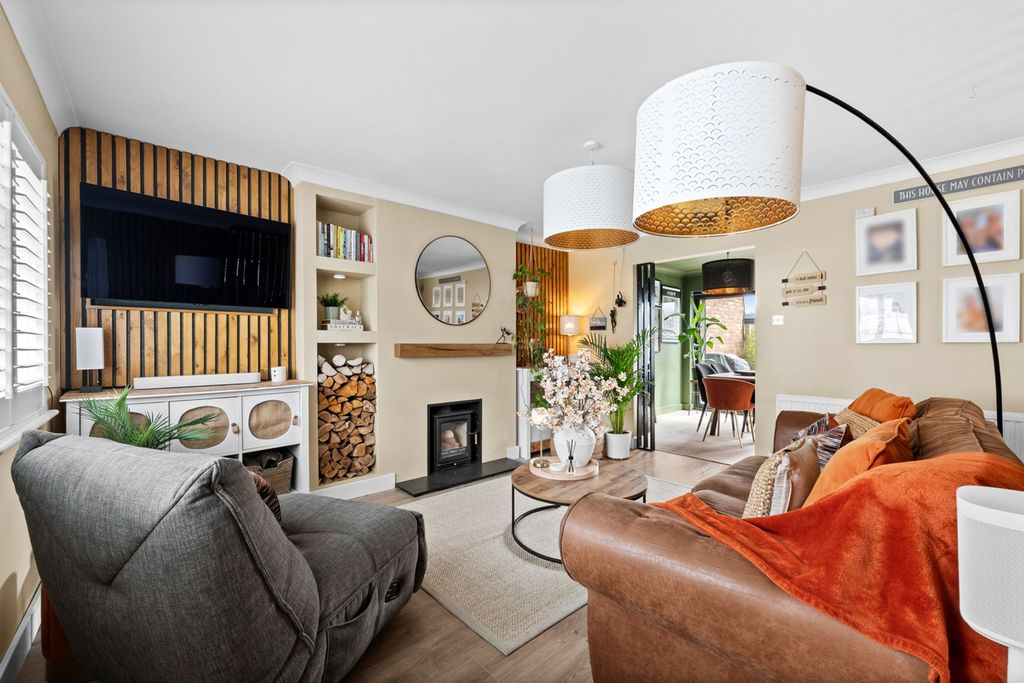 Property photo 1 of 32 Lounge