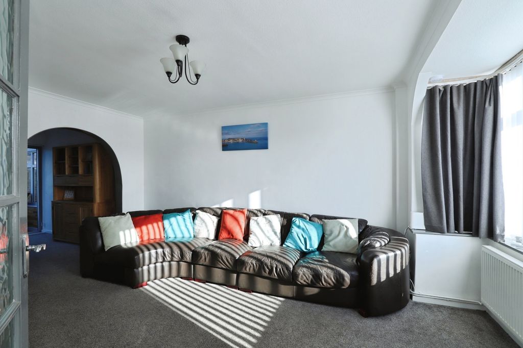 Property photo 3 of 17 Pbox-Img.Jpg