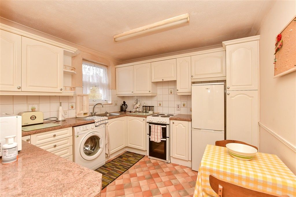 Property photo 3 of 7 Kitchen