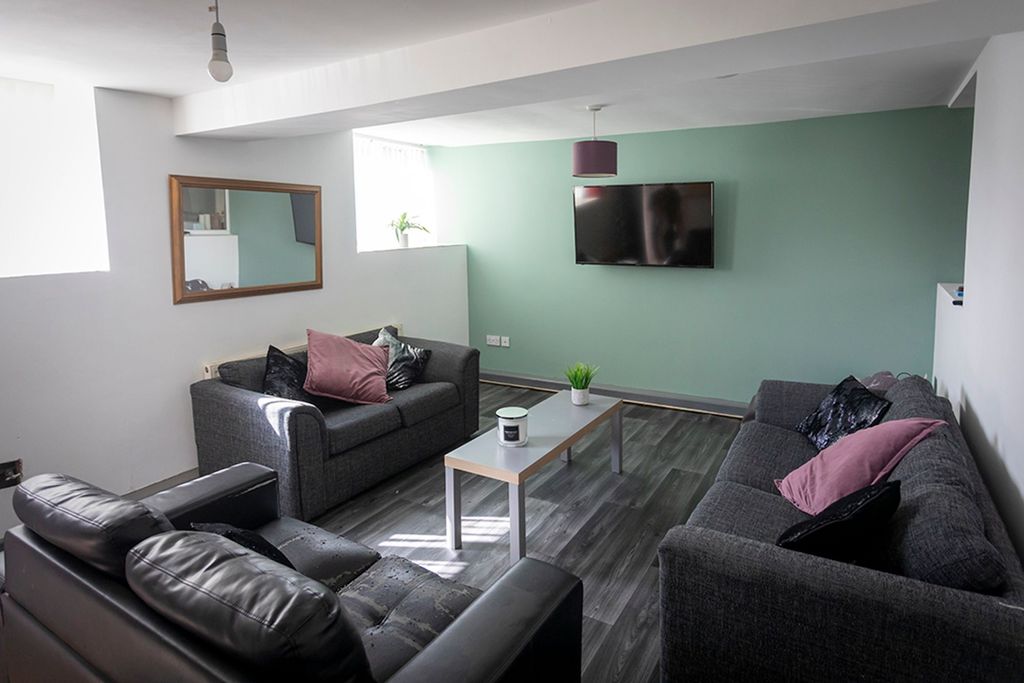 Property photo 2 of 8 Communal Area