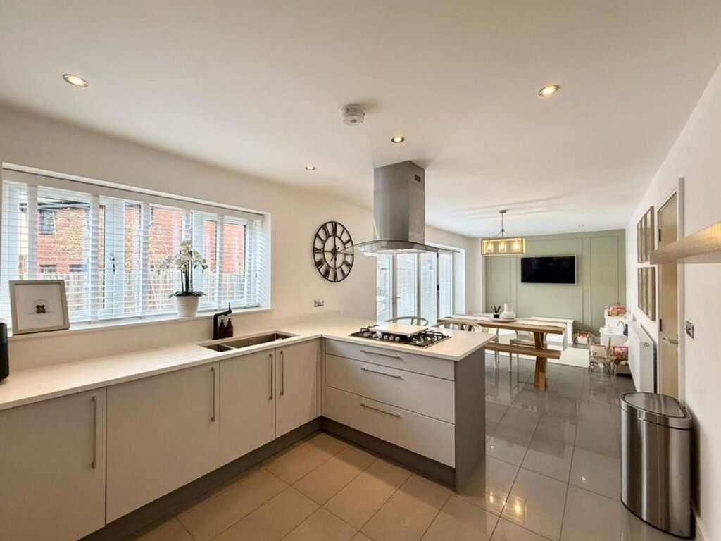 Property photo 3 of 34