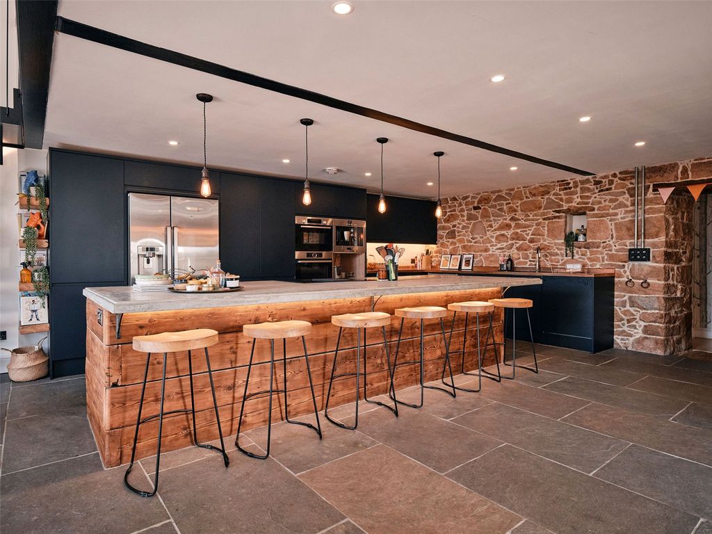 Property photo 2 of 21 Kitchen