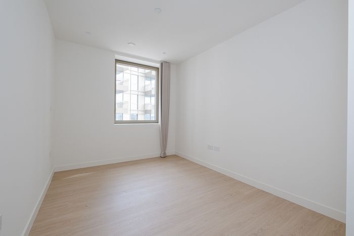 Property photo 3 of 14 Flat-504-Ferry-Is...