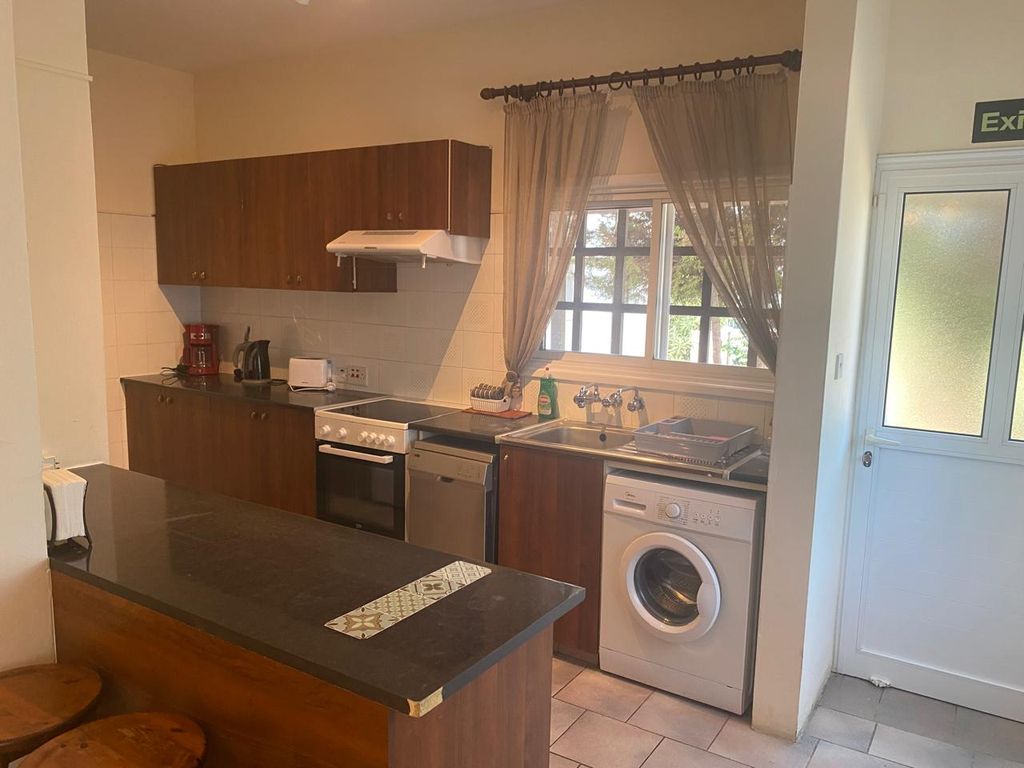 Property photo 2 of 28