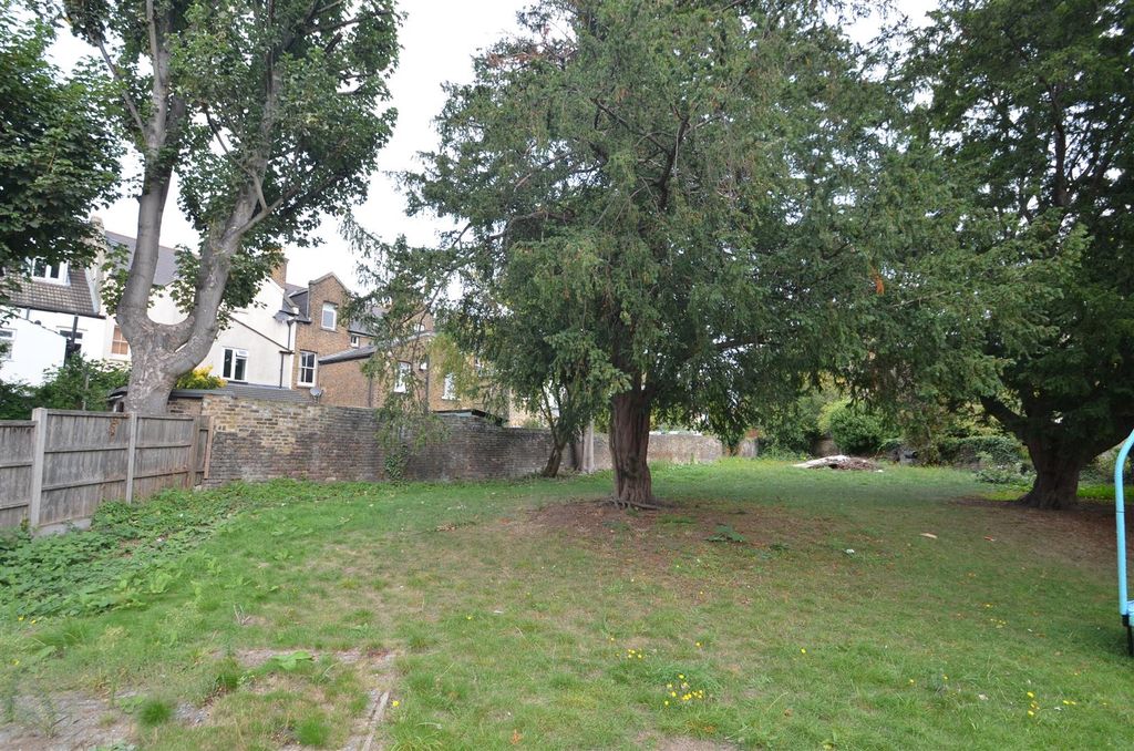 Property photo 3 of 9 Gdn Sept 2020.Jpg
