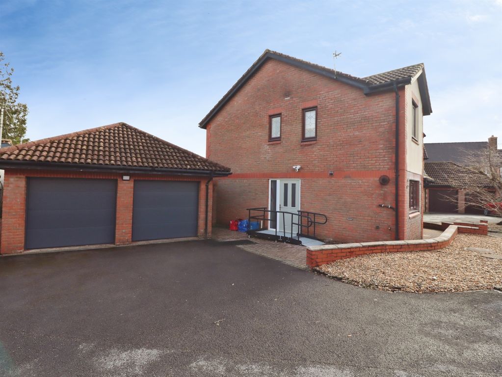 Property photo 2 of 20