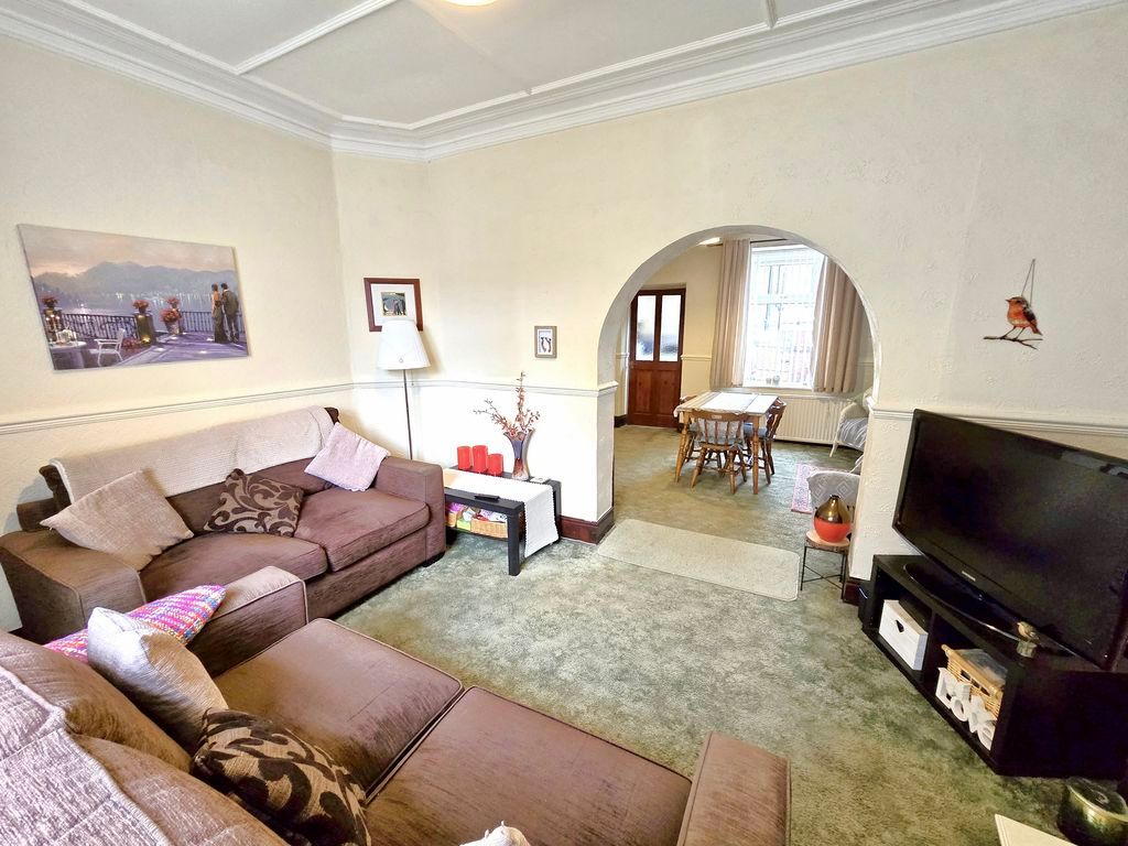 Property photo 3 of 11 Lounge