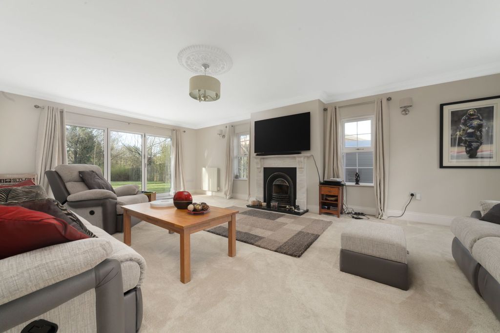 Property photo 3 of 23