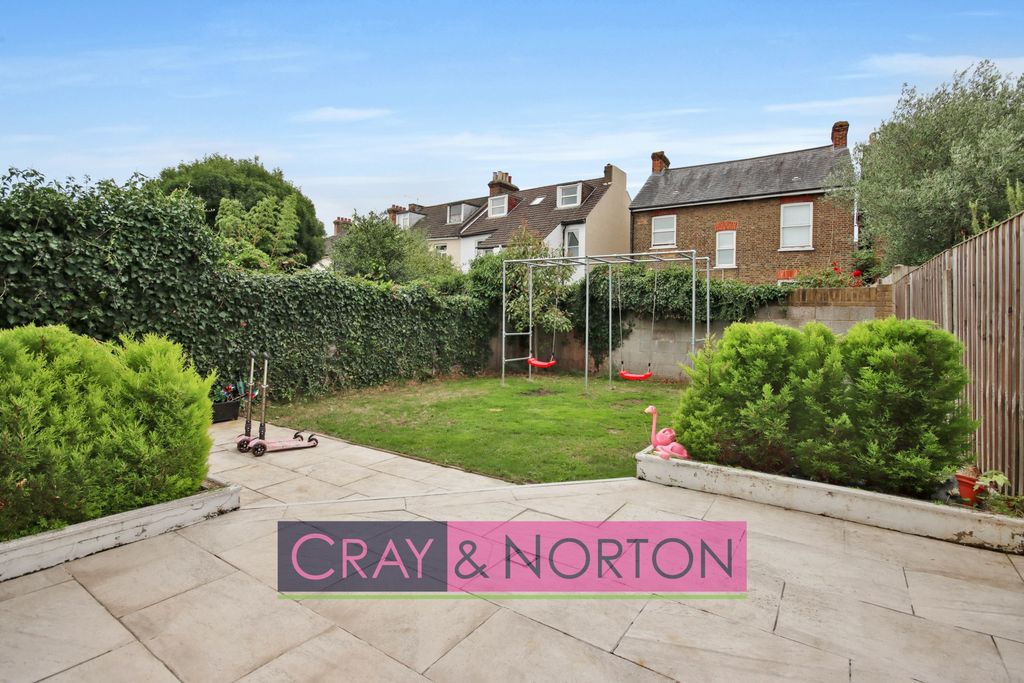 Property photo 1 of 10 Photo 9