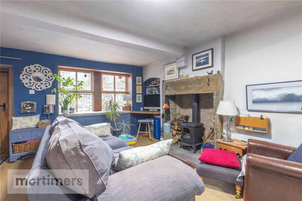 Property photo 3 of 17 Living Room