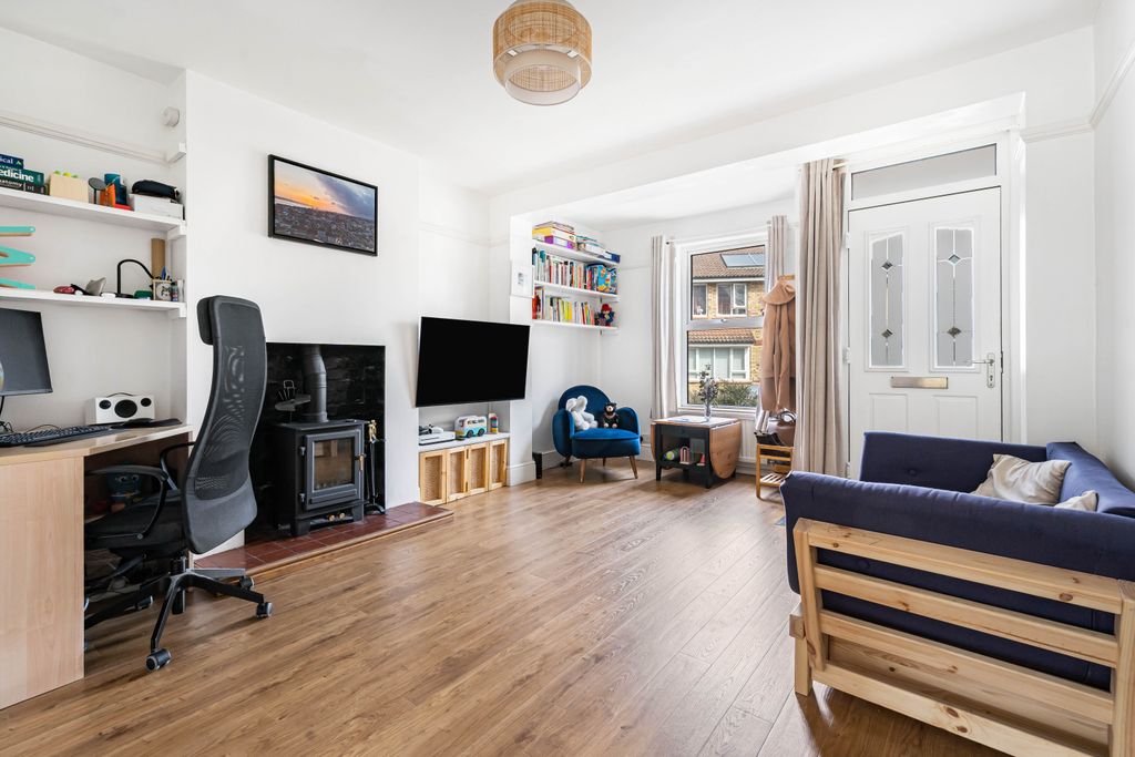 Property photo 2 of 19 1374976