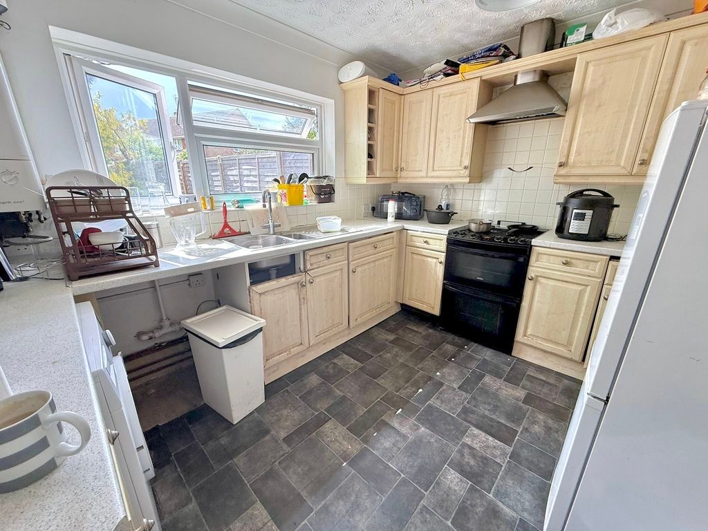 Property photo 3 of 15 Kitchen