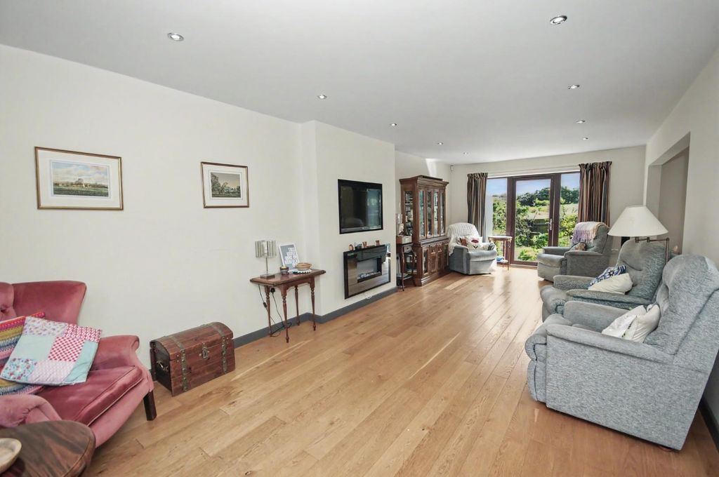 Property photo 3 of 22