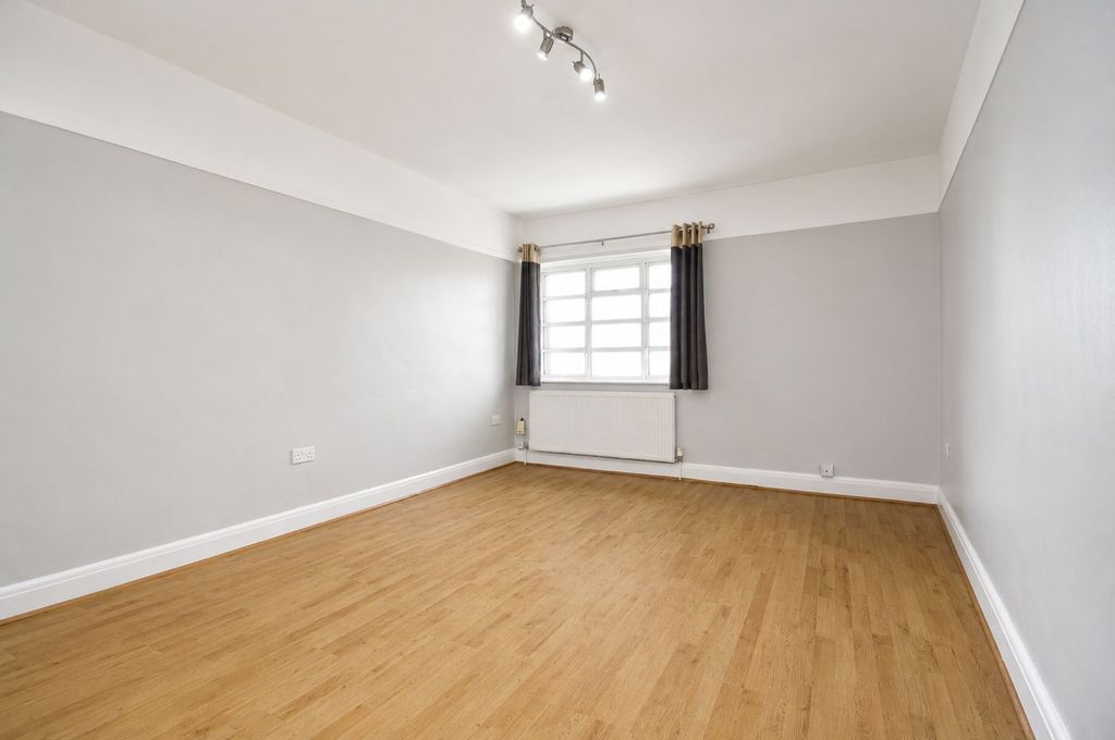 Property photo 3 of 6 Living Room